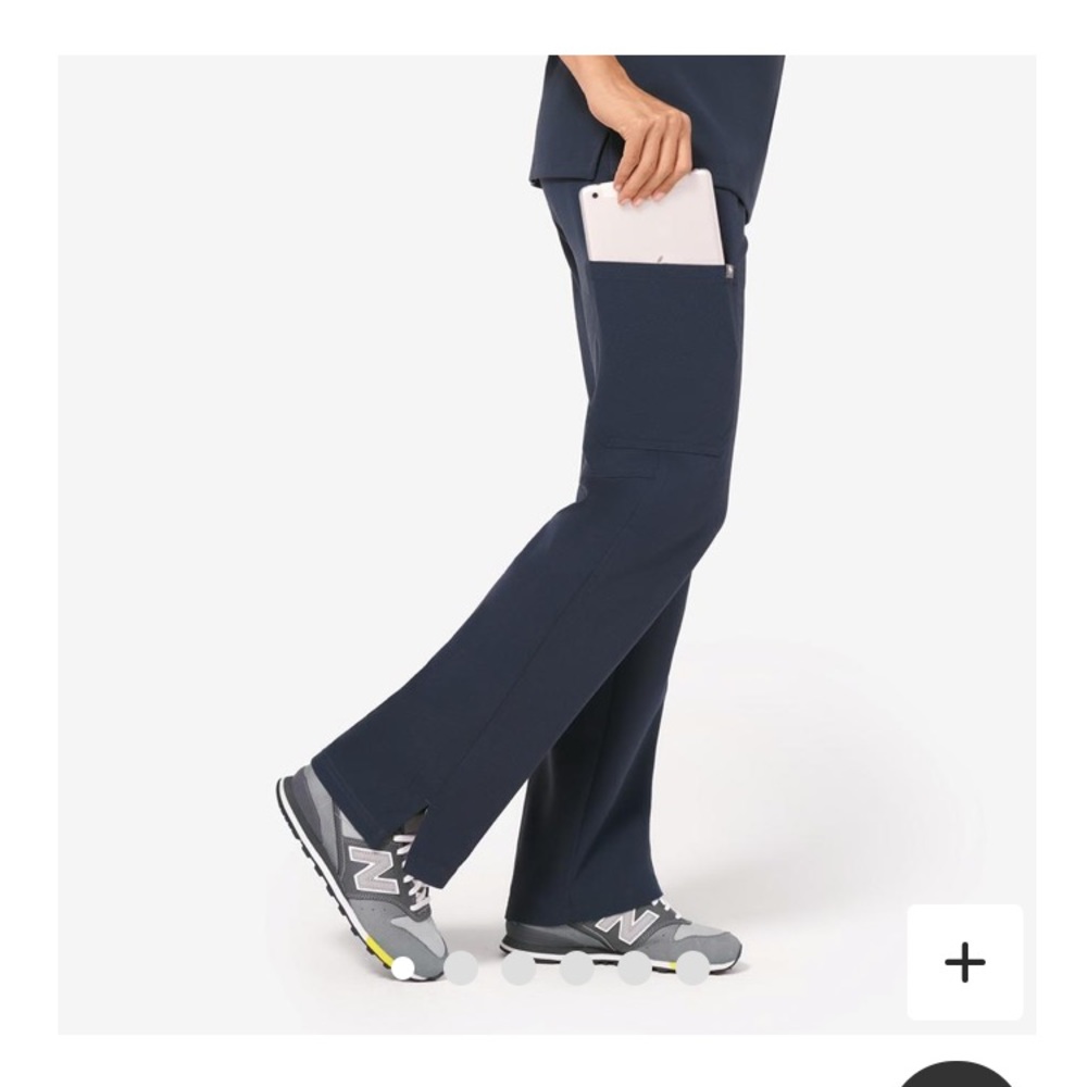 BNWT Figs Kade Cargo Scrub Pant in Dark Harbor